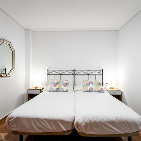 Holi-Rent Estrella Apartment Seville Exterior photo
