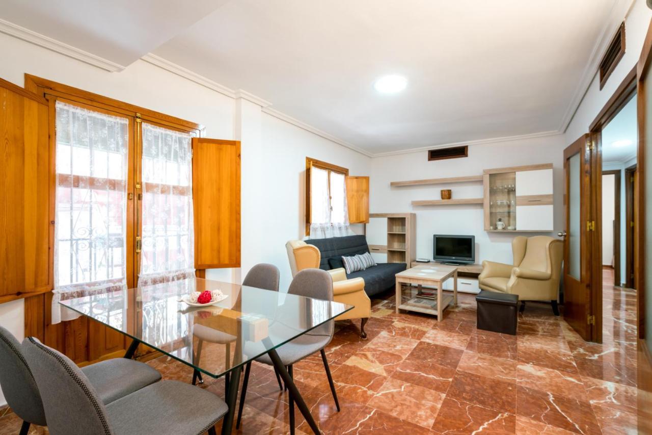 Holi-Rent Estrella Apartment Seville Exterior photo