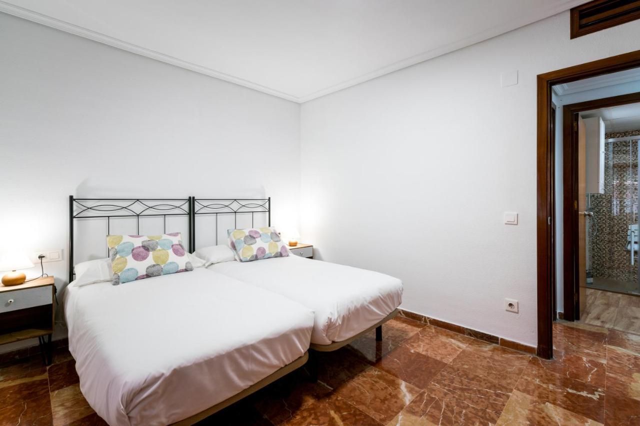 Holi-Rent Estrella Apartment Seville Exterior photo