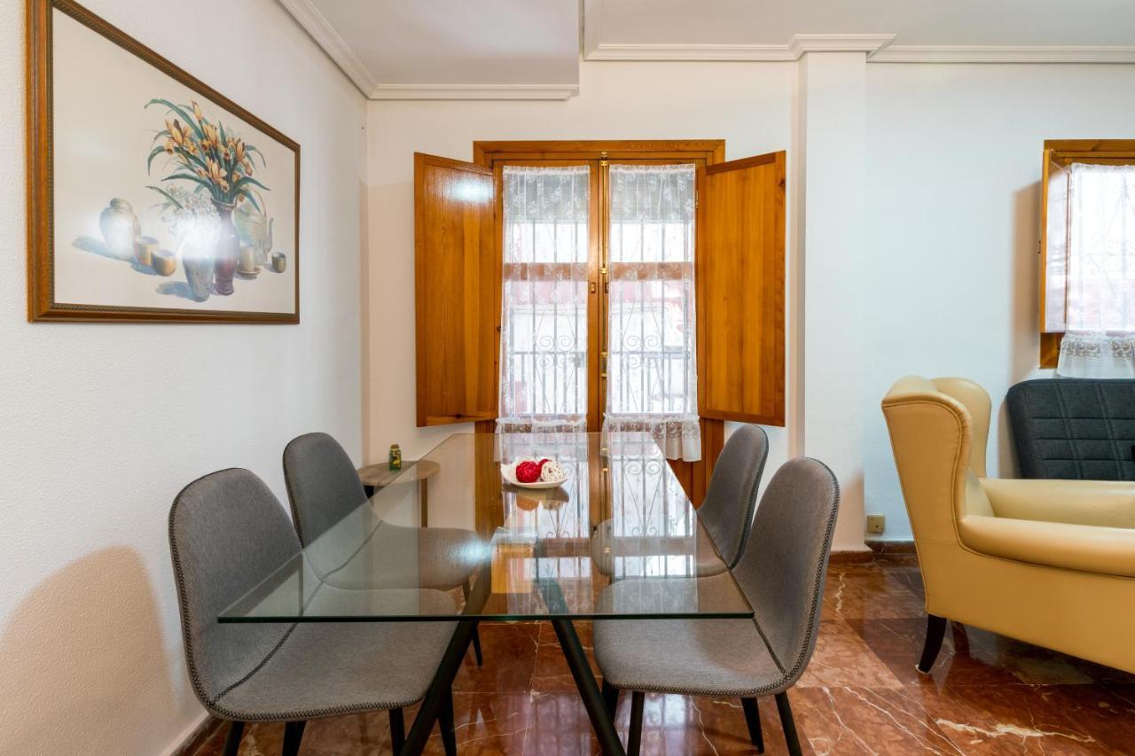Holi-Rent Estrella Apartment Seville Exterior photo