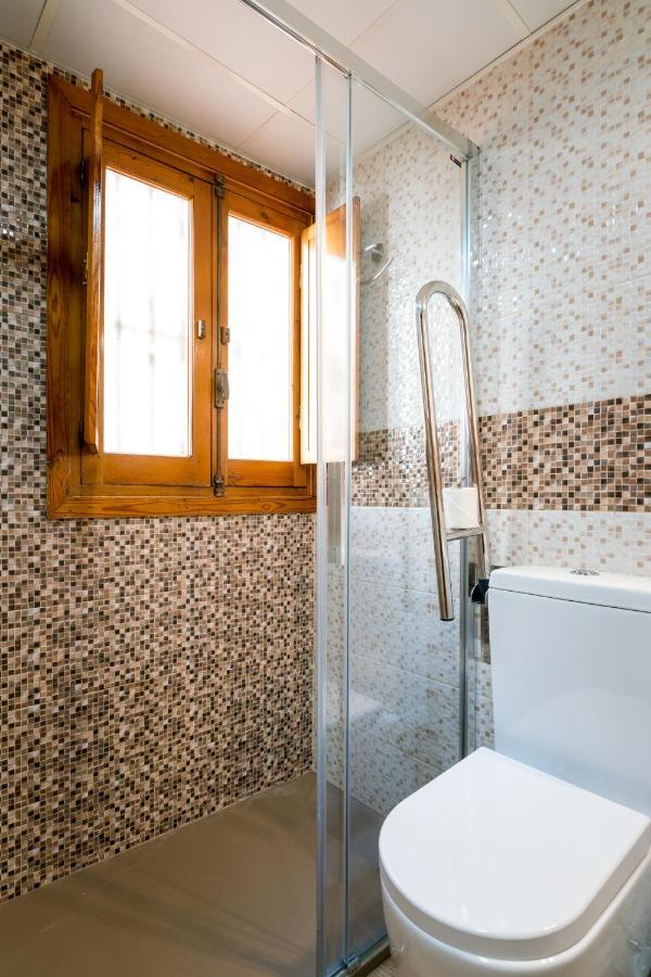 Holi-Rent Estrella Apartment Seville Exterior photo