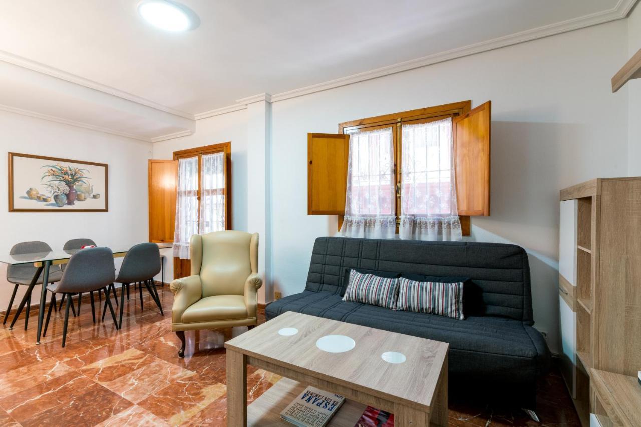 Holi-Rent Estrella Apartment Seville Exterior photo