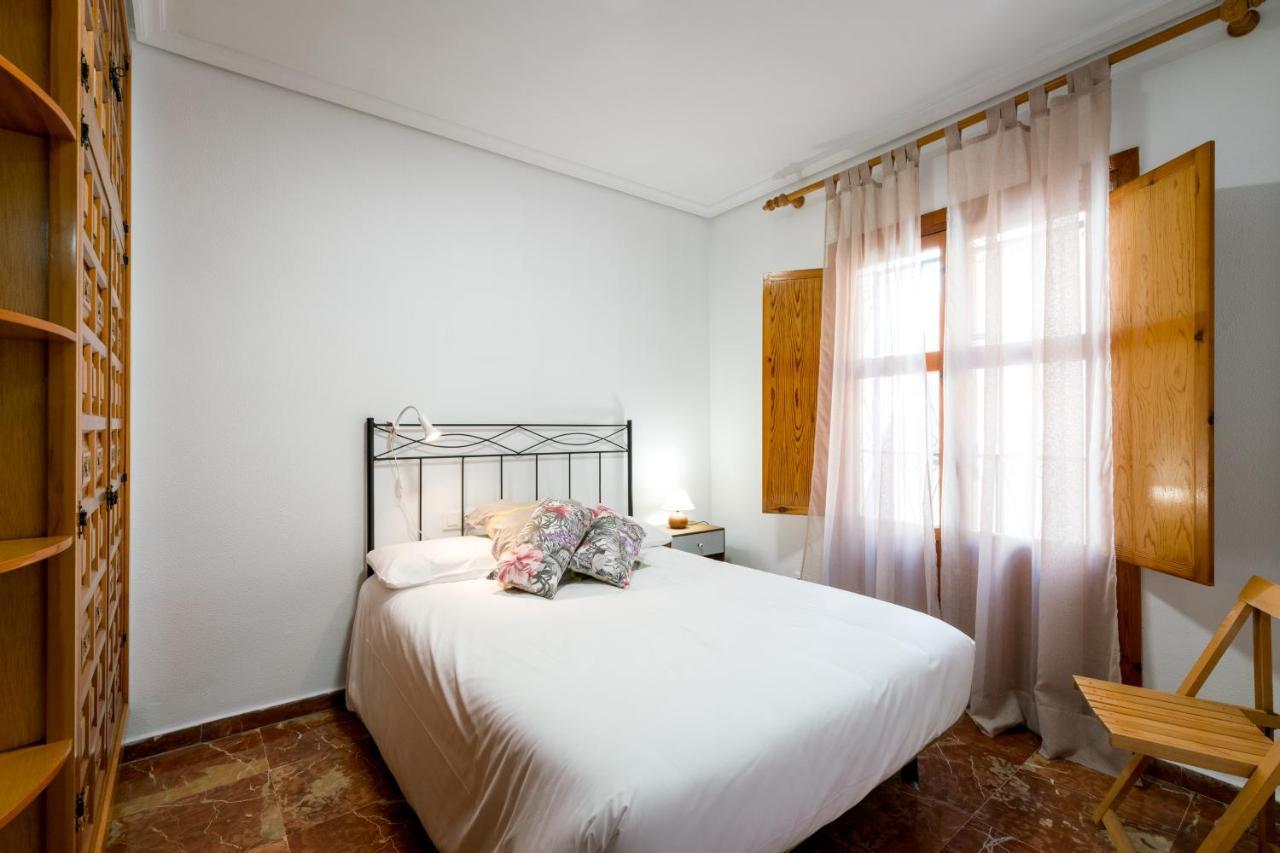 Holi-Rent Estrella Apartment Seville Exterior photo